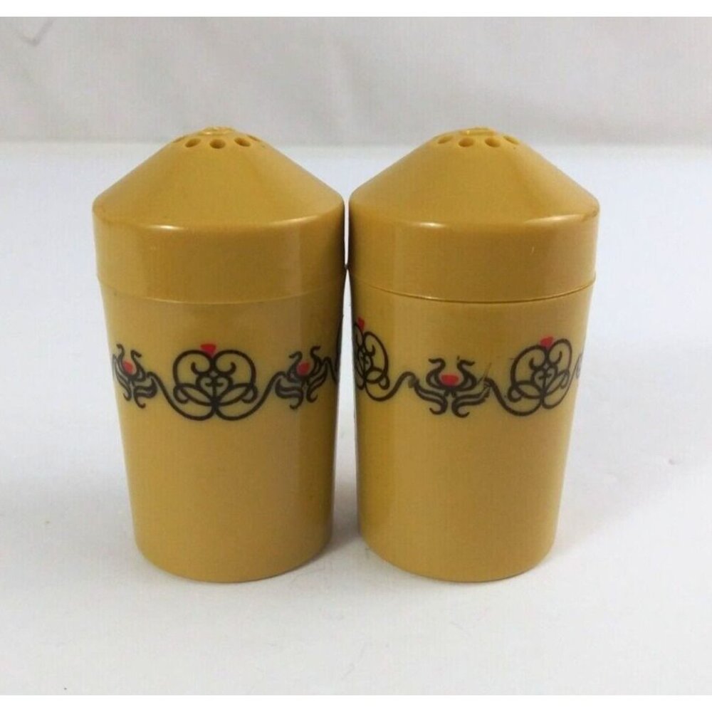 Vintage Eagle Mustard Yellow With Beautiful Design 2.75" Salt & Pepper Shakers